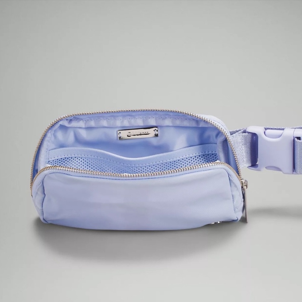 π Lululemon Everywhere Belt Bag Pastel Blue OUT OF STOCK COLOR TikTok Famous - Picture 4 of 14